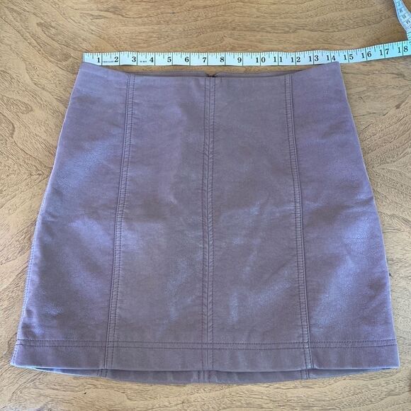Free People Modern Femme Vegan Suede Mini Skirt in Mauve Size 6 - Picture 6 of 11